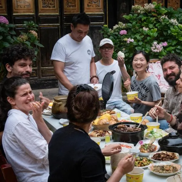Yiyuan Snow Mountain View Naxi Style Inn- Lijiang Old Town Mufu branch，位于丽江的酒店