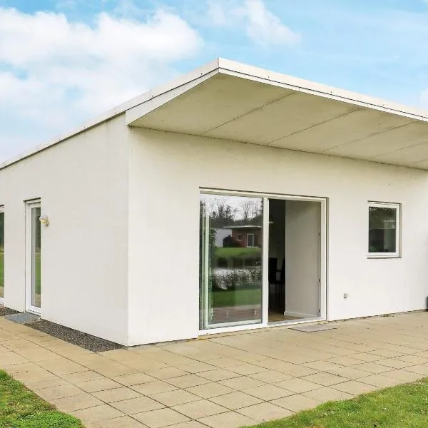 6 person holiday home in Ringkøbing，位于灵克宾的酒店