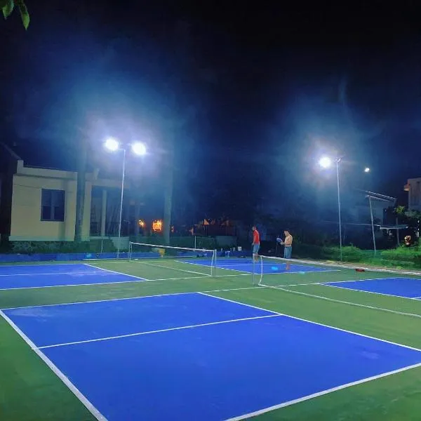 Nhà Hàng Khách Sạn Trà Cổ，位于Trà Cổ的酒店