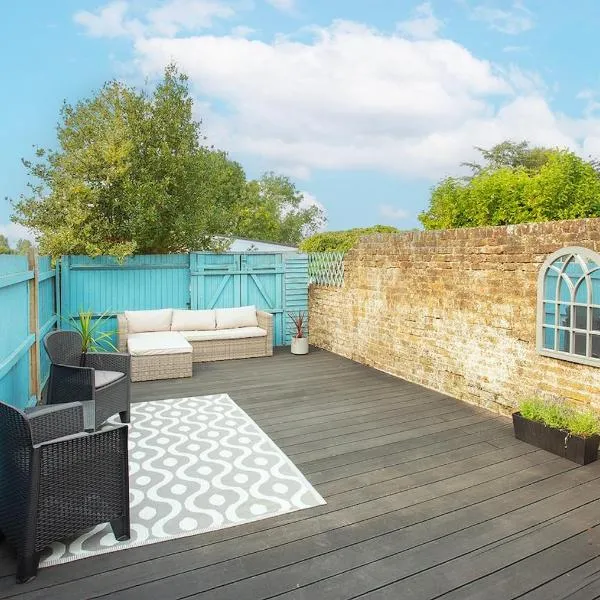 Luxury Cottage with Hot Tub near Pevensey Castle，位于佩文西的酒店