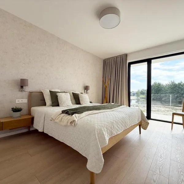 Luxapartment 101 Golf & Lake Penati，位于Šajdíkove Humence的酒店