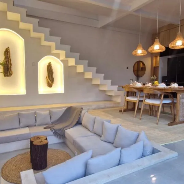 Peaceful 2BR House with Rice Field View Near Beach & Local Spots，位于Mendaya的酒店