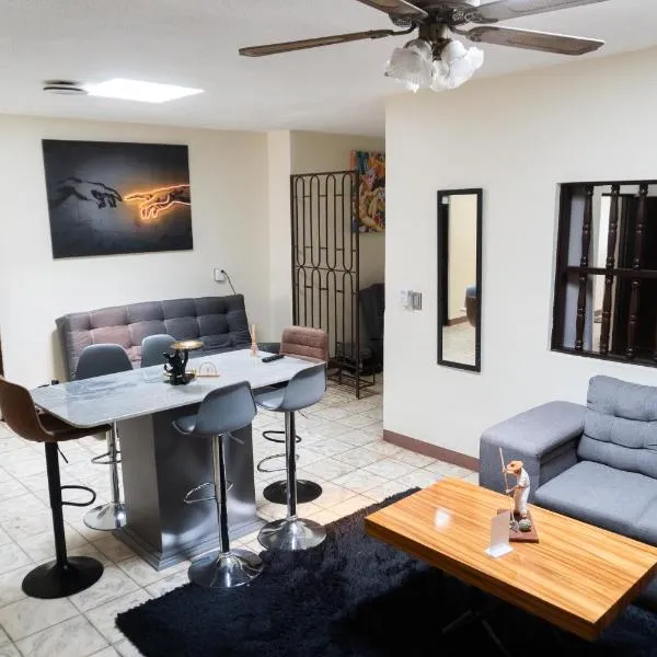 Casa-Alojamiento Tierra Roja zona centro，位于Arandas的酒店