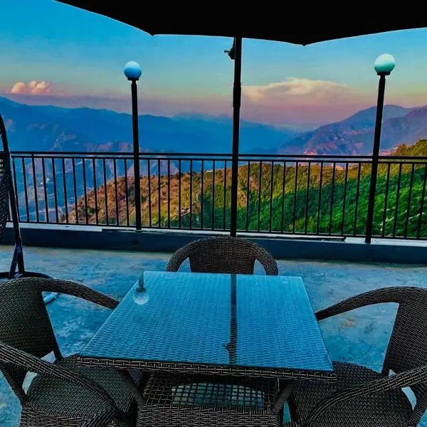 Hilltop Haven With Scenic Mountain View，位于穆索里的酒店