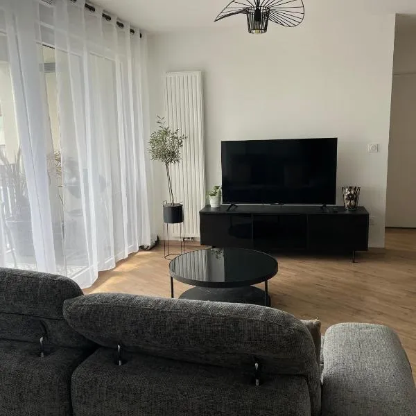 Appartement moderne avec deux chambres et parking，位于拉罗谢尔的酒店