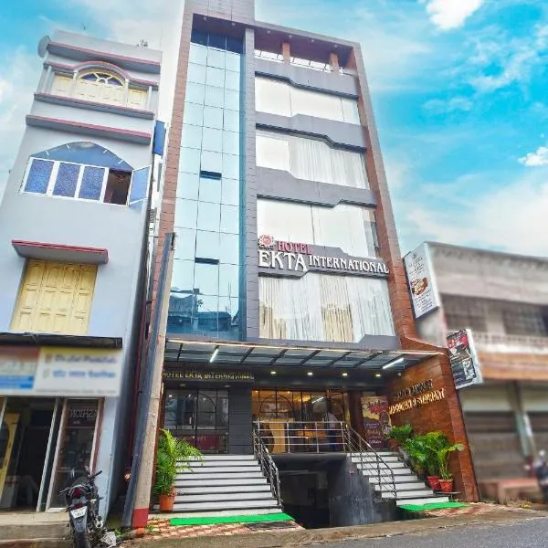 Hotel Ekta International !! 300 Mts From BABA BAIDYANATH DHAM TEMPLE !!，位于德奥加尔的酒店