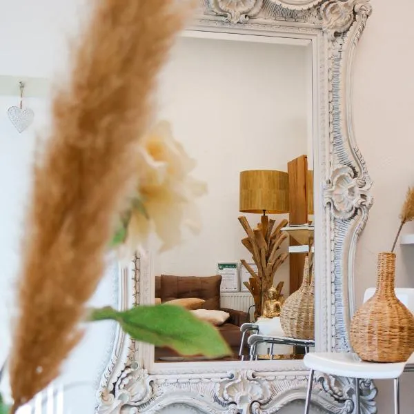 Waldzauber Appartement，位于Horhausen的酒店