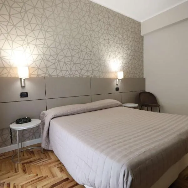 皇家酒店，位于科森扎的酒店