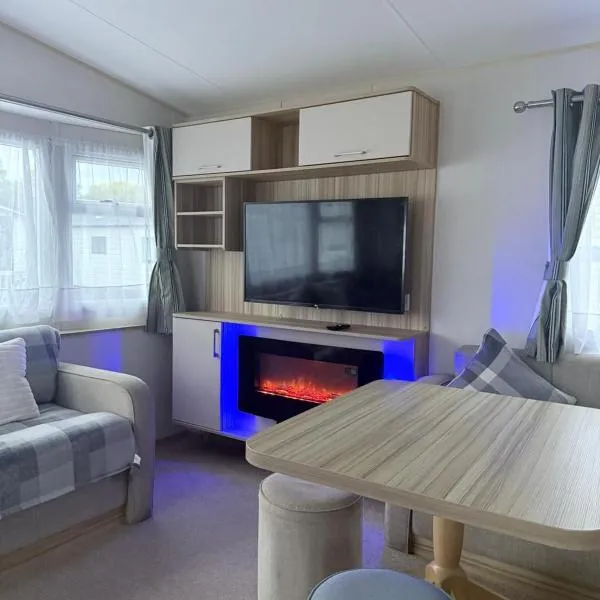 MLF caravan rental marine holiday park，位于拉尔的酒店