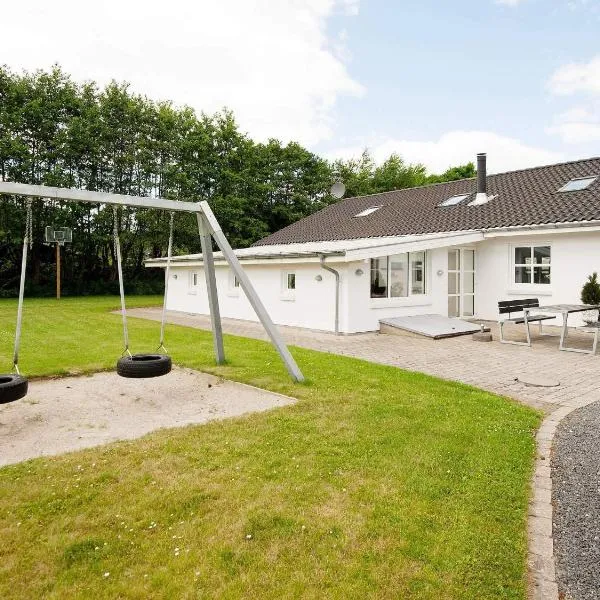 12 person holiday home in Egå-By Traum，位于Åstrup的酒店