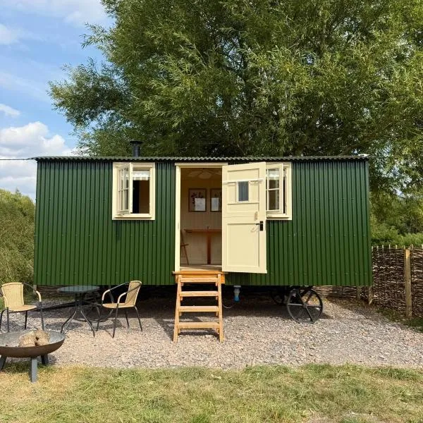 Cosy Shepherd Hut，位于Kempsford的酒店