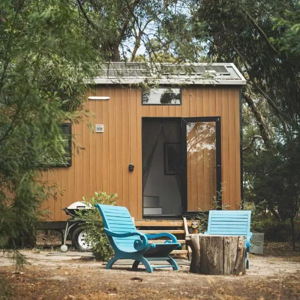 Tiny Hideaway at Cloverhills by Tiny Away，位于Newham的酒店