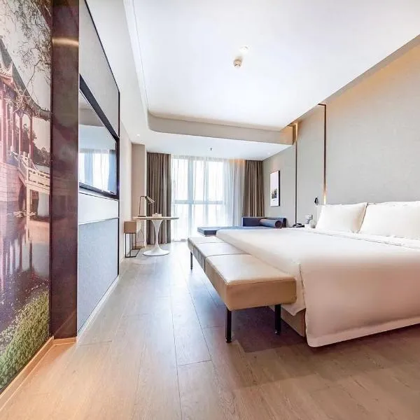 佛山顺德美的悦然广场亚朵酒店，位于顺德的酒店