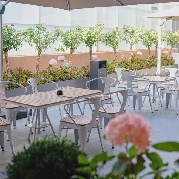 Dayin Hotel -Shanghai Hongqiao Beixinjing Metro Station Branch -Large Social Area -Bar -Café -Gym -Free Laundry Luggage Storage -24H Front Desk-English Service，位于上海的酒店