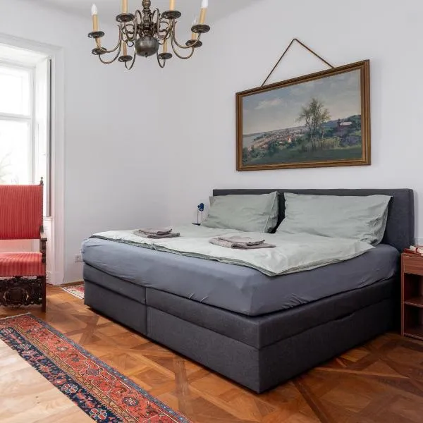 Small apartment with 24-hour check-in，位于施韦夏特的酒店