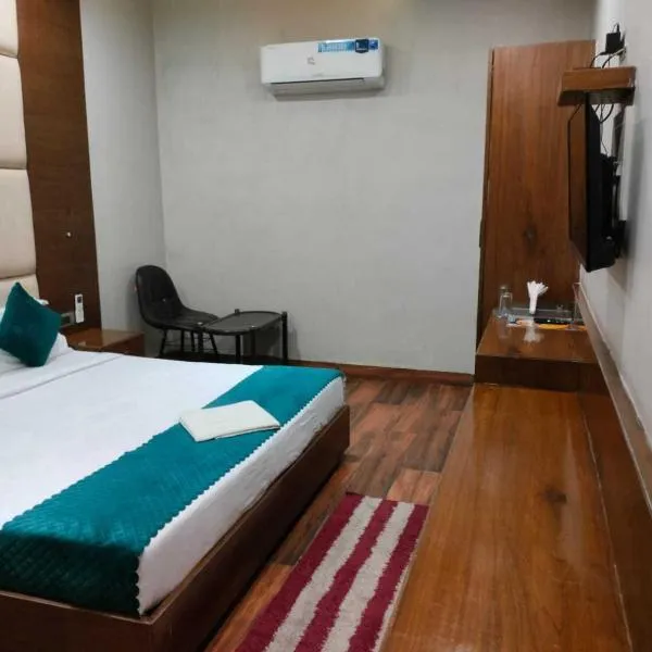 Hotel O Clock Tower Dehradun Formerly Dooncity Suites，位于德拉敦的酒店