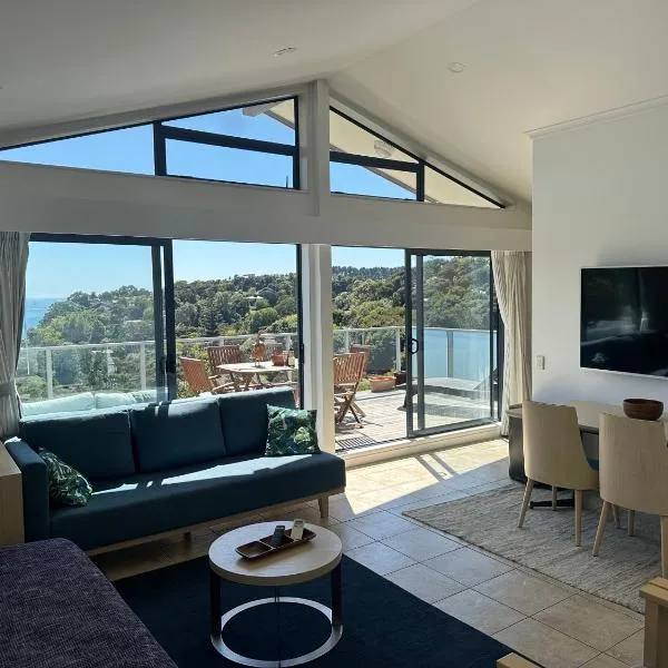 Palm Breeze Seaview 95m Apartment -privately owned & managed- Waiheke Island Resort，位于Waiheke Island的酒店