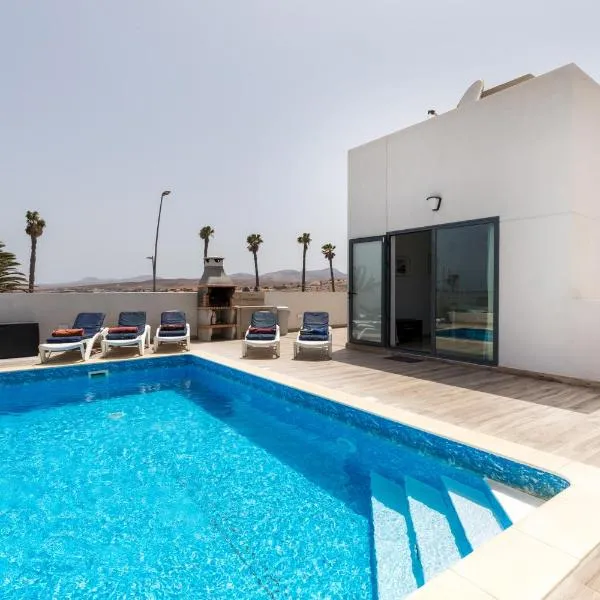 LUXURY VILLA PERLA DEL MAR，位于卡勒达德福斯特的酒店