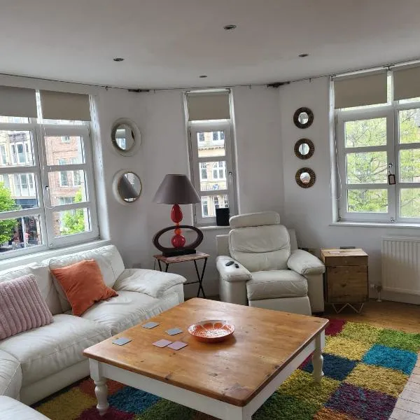 Lovely 2 bed flat in the VERY CENTRE of Newcastle，位于泰恩河畔纽卡斯尔的酒店