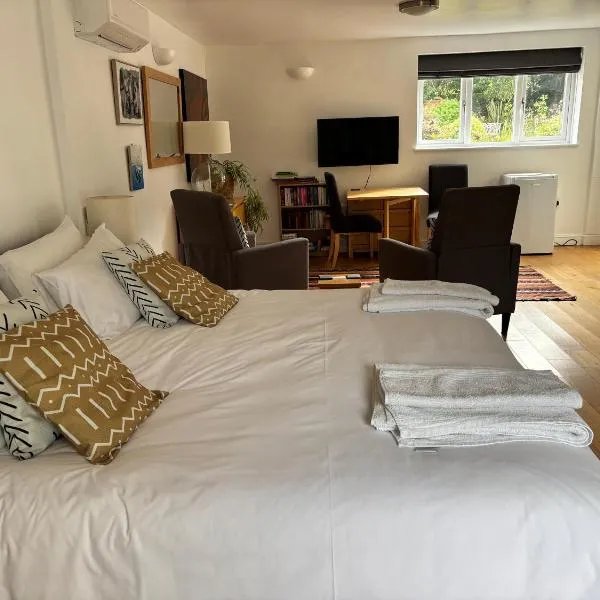Cosy annexe near Reedham Ferry，位于Thurlton的酒店