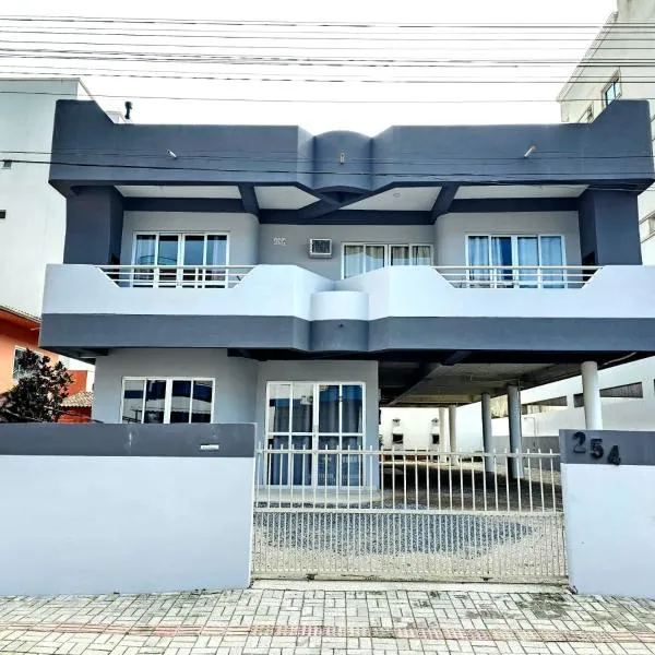Residencial Nereu，位于邦比尼亚斯的酒店