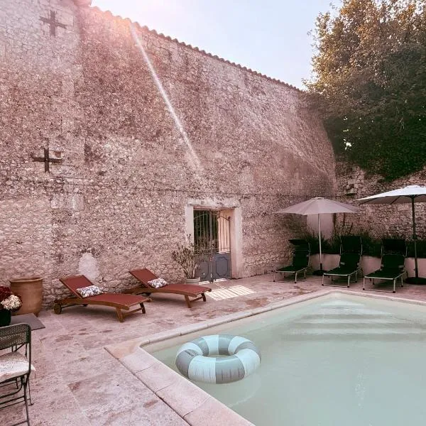 Le Patio Bleu，位于Saint-Romain的酒店