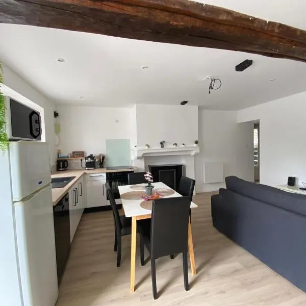 Petite maison de bourg，位于Le Bourgneuf-la-Forêt的酒店