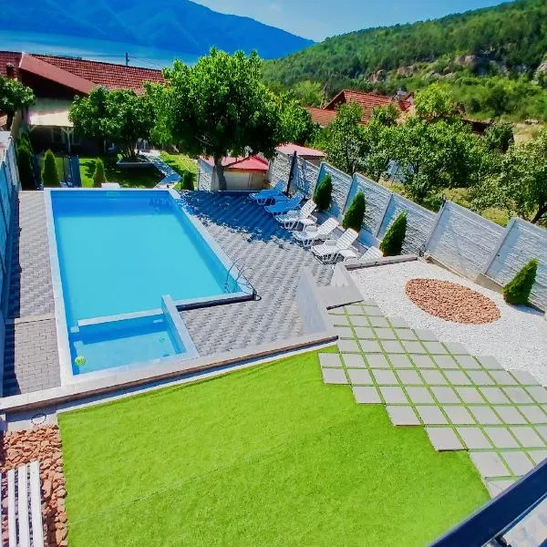 Casa Iulian，位于Sviniţa的酒店