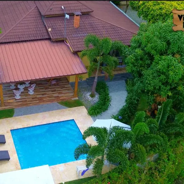 Villa Rosalía Jarabacoa con Piscina Climatizada，位于哈拉瓦科阿的酒店