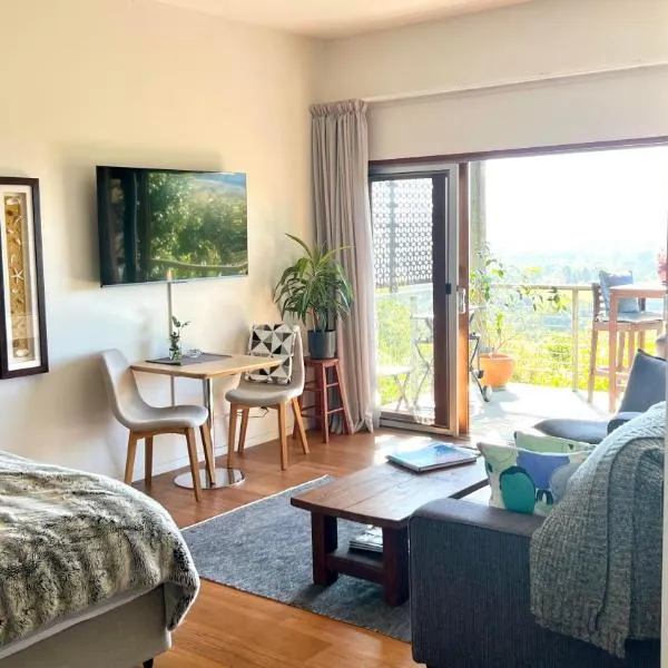 Callemondah Studio with stunning views, in Bangalow and Byron Hinterland，位于班加洛的酒店