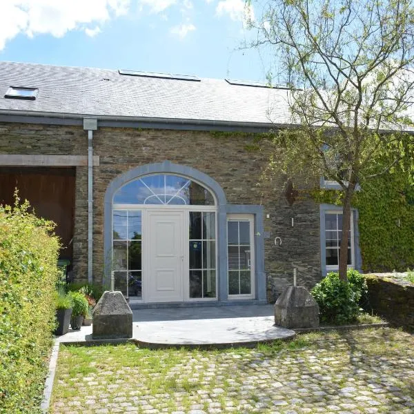 Villa with hottub in calm area，位于比埃夫勒的酒店