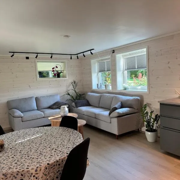 Bright and cozy apartment on Tau，位于Strand的酒店