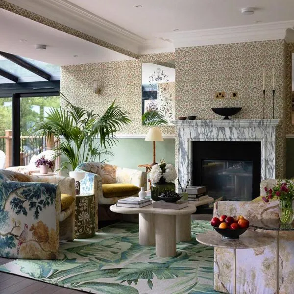 Thames Mansion - Water View，位于斯坦斯的酒店