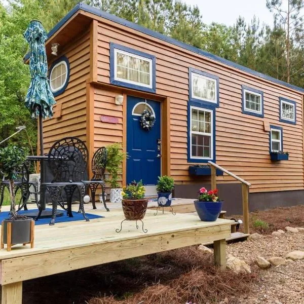 True Tiny Home & Community - 6 Mins To Downtown，位于Mentone的酒店