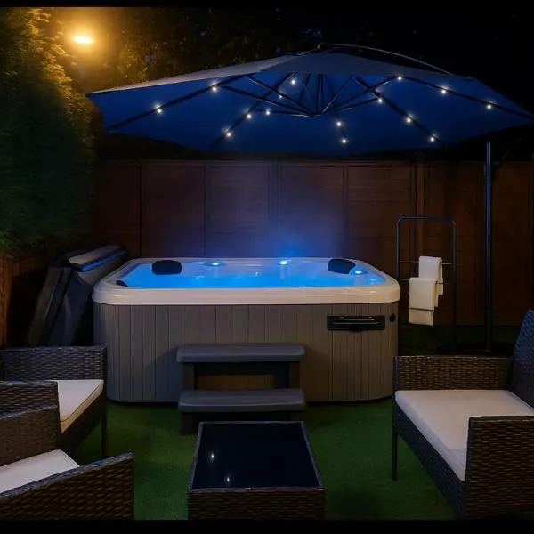 Stylish & Brand-New Home 2025，位于Moortown的酒店