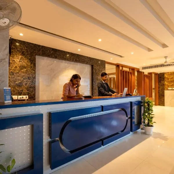 HOTEL CORPORATE PLAZA Near TERMINAL 3 Delhi AIRPORT WITH- FREE Airport PICKUP，位于新德里的酒店
