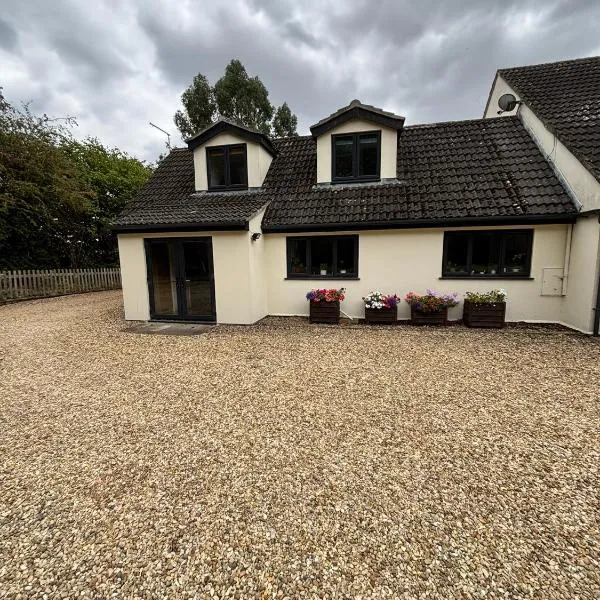 Self-contained 2 bedroom annexe in secluded country house，位于阿宾汉姆的酒店