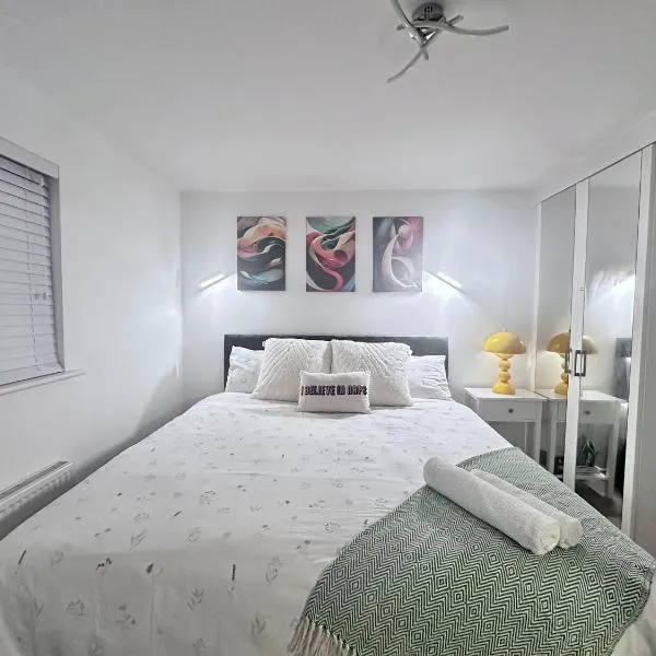 Colchester Cosy 3-Bed House, 2 Free parking, Fast WiFi, Pets allowed, Near City Centre，位于Lexden的酒店