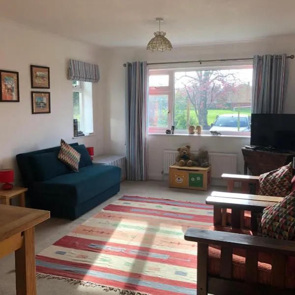 Charming Annexe in Rural village，位于雷丁的酒店