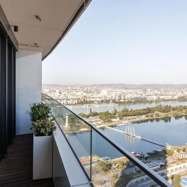 Skyline Suite - Danube-View Balcony & Pool，位于维也纳的酒店