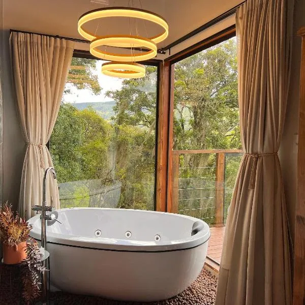 Refúgio dos Lobos ao Lado de Alfredo Wagner/SC，位于Vargedo的酒店