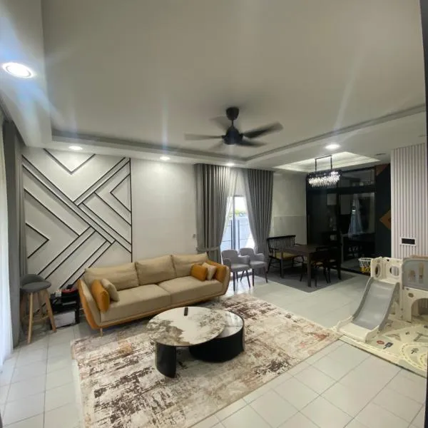 Homestay Rindu Houz, 4 Bedrooms All Aircond, Bandar Mahkota Banting，位于万津的酒店