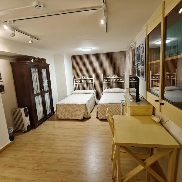 阿罗亚卡萨布里加迪尔旅馆，位于Cerro Muriano的酒店