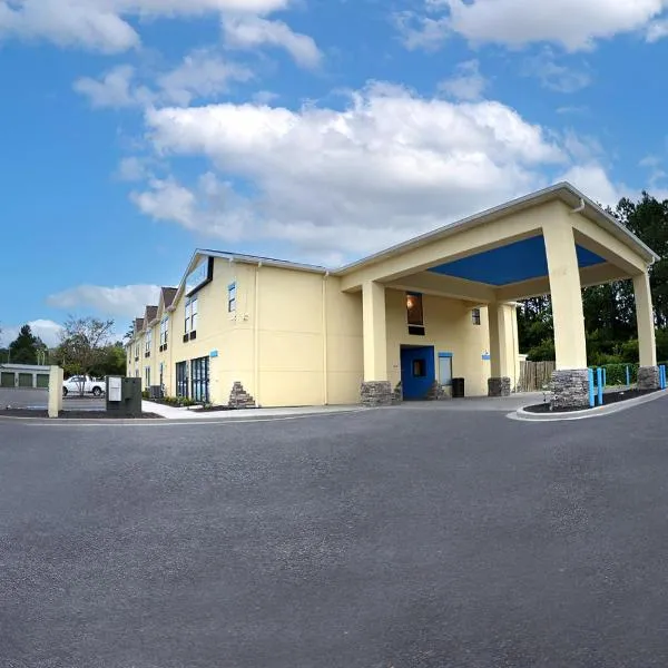 Coastal Comfort Hotel，位于Loris的酒店