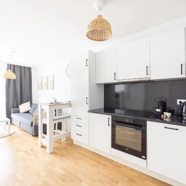 Deluxe Apartment with garden! Free Garage Parking included! Near SCS & Industry Center NÖ，位于维也纳新村的酒店