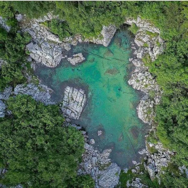 Hostel & Camping Rilindja，位于瓦勒博内的酒店