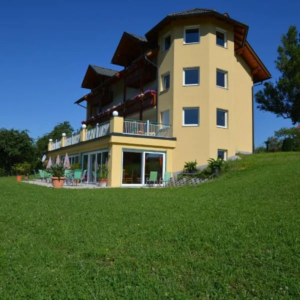 克劳迪娅苑旅馆，位于法克湖畔杜罗博拉赫的酒店