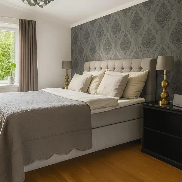 Central mysig villa 5-personer，位于乌德瓦拉的酒店