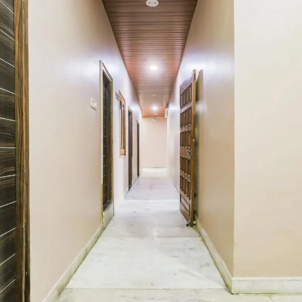 Super Collection O Jagannath Mandir Road Formerly Paradise Residency，位于Rāmnagar的酒店