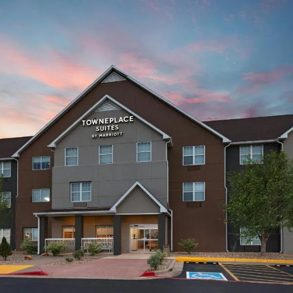 拉伯克镇广场套房酒店，位于拉伯克的酒店